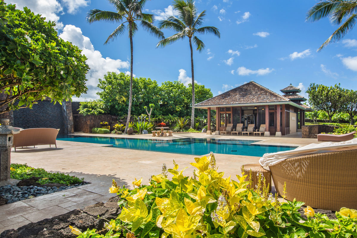Spacious and Sunny Courtyard Aliomanu Kauai Beachfront Estate
